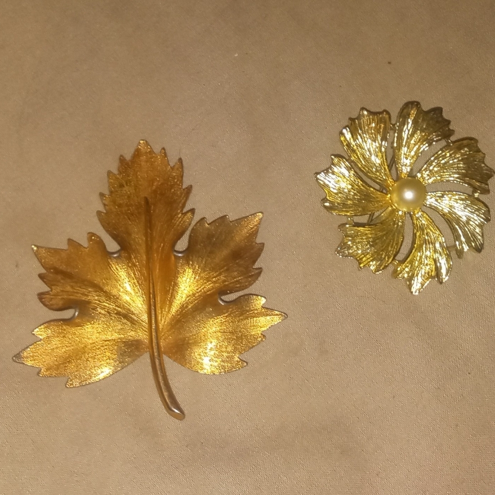 Two vintage brooches